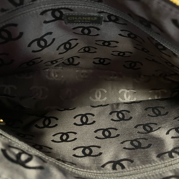 Chanel black leather bag with stitching - Picture 7 of 13